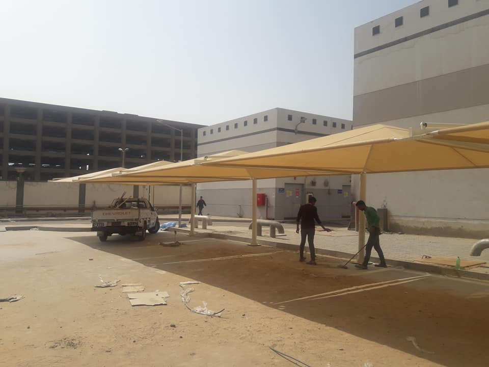 مظلات حديد للسيارات في مستشفى وادى النيل