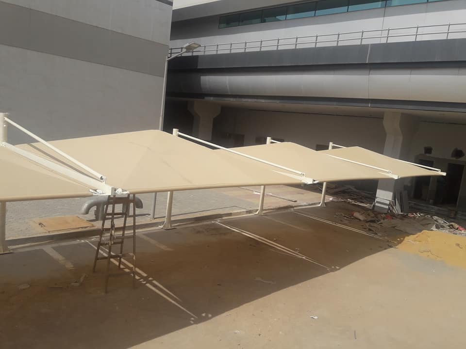 مظلات حديد للسيارات في مستشفى وادى النيل مقاومه لعوامل الجو